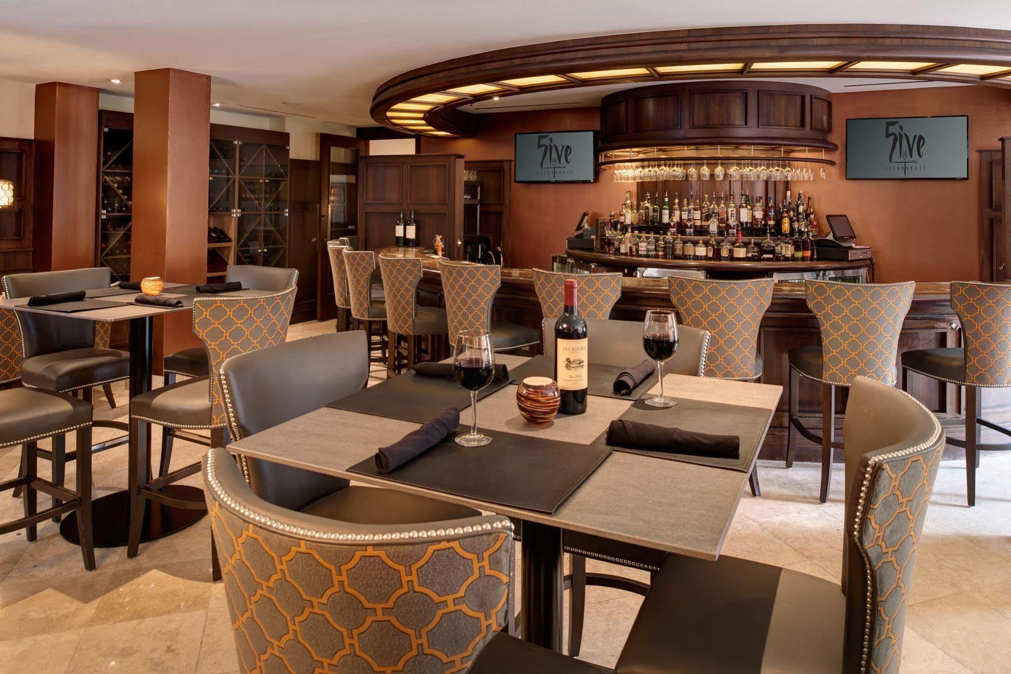 Saint John's Hotel 5*